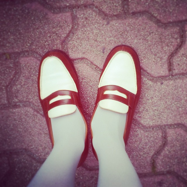 Good morning！今日はお気に入りのローファーとライトグレーのタイツで出勤です。 #靴磨き女子部 #靴磨き女子テリー #JMWESTON