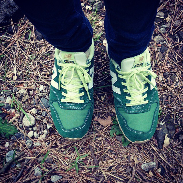 天気のいい日は、ニューバランスのスニーカーを履いてウォーキング#本日の足元チラッ #靴磨き女子部  #ハスキー犬 #ニューバランス