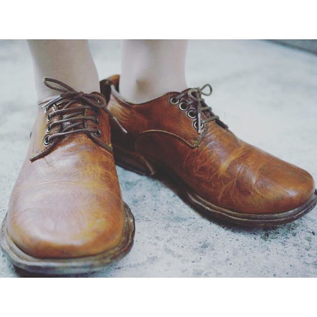 kokochi_sun3(ここちさんさんさん)という神戸須磨のブランドの革靴で２年位履いてます！革靴にのめり込むきっかけになった靴です♪HP:@shoecaregirls#靴磨き女子部#shoecaregirls#劇団ぴよこ#足モト倶楽部 #革靴#kokochi_sun3