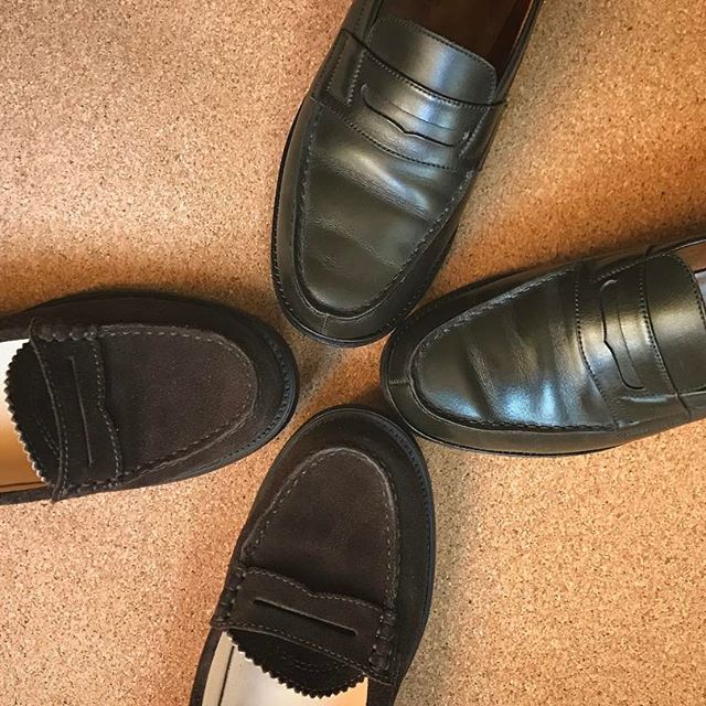 ‘なまけもの’なんて意味が付いているけど、どんな服にも合わせやすい優秀なローファーに、新しい仲間が増えました☻☆#ローファー #jmweston #atestoni #loafers #shoecare #mowbraymania #靴磨き女子部 #しじみ