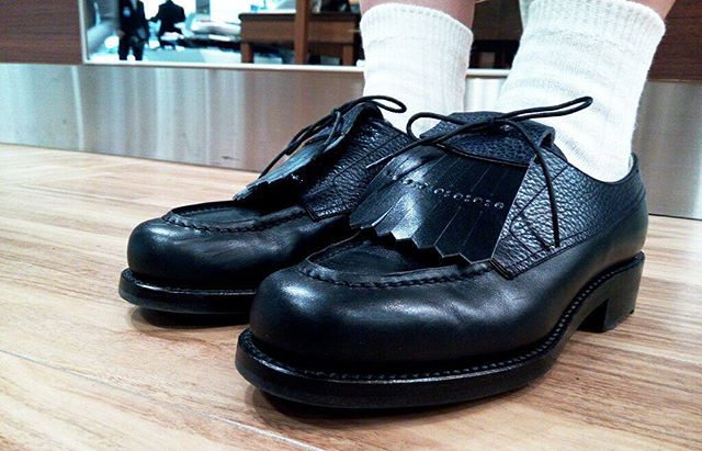 レディースサイズも開発中だそうです…！！楽しみ…！ RENDOのパターンオーダー・既成靴販売会は本日20時まで！#靴磨き女子部#shoecaregirls #本日の足元チラッ#shoes#leather#RENDO#女性職人#レディース木型#池袋工房#劇団ぴよこ#止まらない靴欲