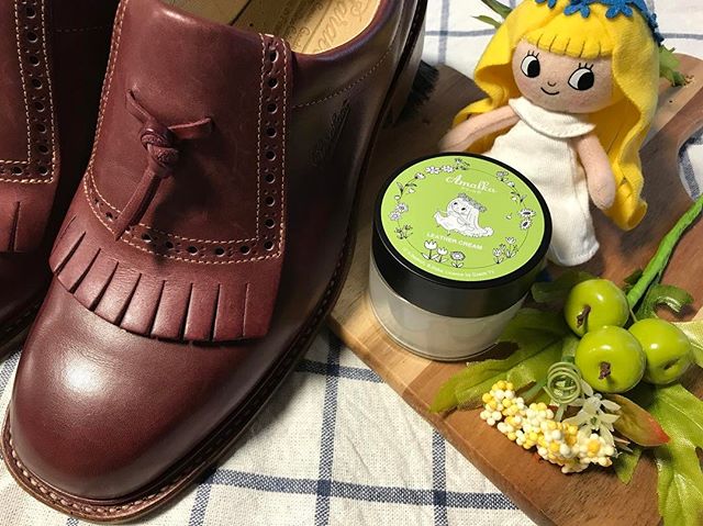 アマールカとコラボしたレザークリームは革靴はもちろん革小物のケアにも使える万能アイテムです そしていい香りなんです。#靴磨き女子部 #オノシャルD #アマールカ#mowbray #mowbraymania #革靴#革小物