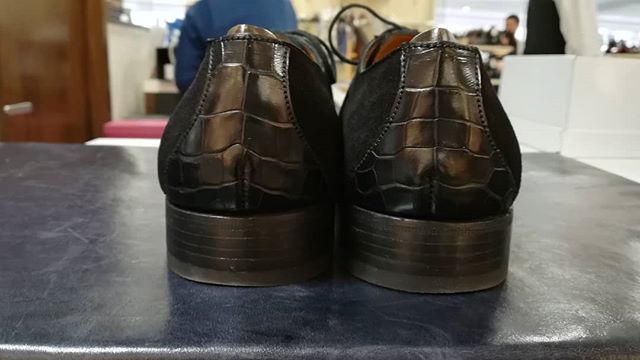 運命の出会い！とも思いたくなるほど可愛い靴。クロコ×スエードの黒靴。少し大人らしい一足です。#jmweston #leathershoes #shoes#vintage#suede#crocodile#靴磨き女子部#靴磨き女子部k#shoe活2018#mowbray