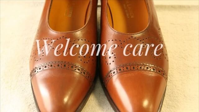 .靴磨き女子部 Shoe Care Recipe 13回目はスムースレザーのウェルカムケアです購入してすぐにするケアのことを靴磨き女子部ではwelcome care と呼びます︎店頭の空調やライトなどで乾燥してしまっている場合もありますので履く前のお手入れもとっても大切簡単にできるケアです。是非お試しください♡..HP:@shoecaregirls#靴磨き女子部 #足元倶楽部 #靴磨き女子部t #おしゃれさんと繋がりたい #足元くら部 #9月23日は靴磨きの日 #スムースレザー #動画で見るシリーズ #ラルフローレン #パンプス #動画で見るシューケアレシピ #ウェルカムケア #shoe活2018 #フォトコン #shoecaregirls #mmowbray #mowbraymania #followme #shoecare #asakusa #ペタンコ靴 #パンプス...